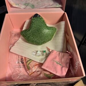 Green Beaded Ivy leaf -Shaped Clutch with Earrings.    AKA